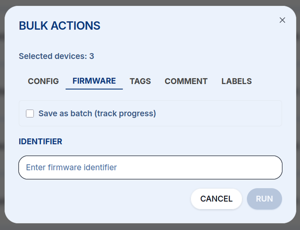 Dialog hromadných akcí na kartě Firmware s polem pro identifikátor firmwaru