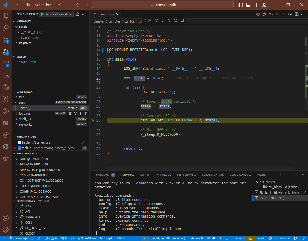 Debugovací session ve VS Code zastavená na breakpointu v main.c s proměnnými, call stackem a registry periferií