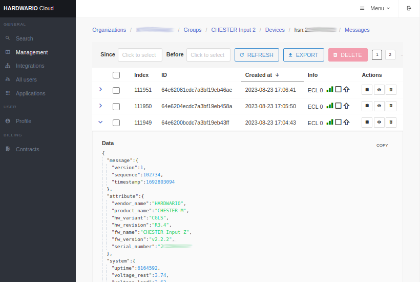 Seznam zpráv zařízení s jednou rozbalenou zprávou zobrazující dekódovaná data JSON