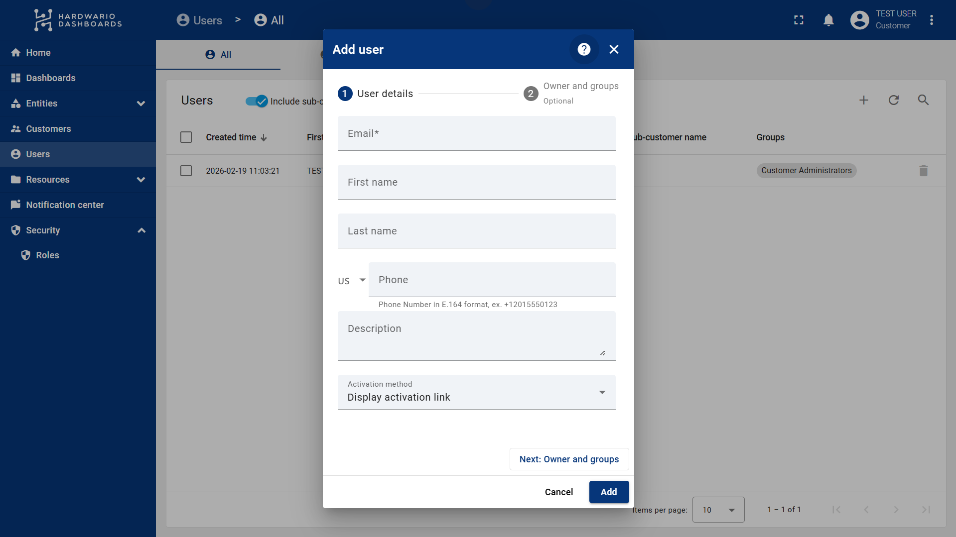 Krok User details v dialogu Add user s poli e-mail, jméno, telefon a volbou Activation method